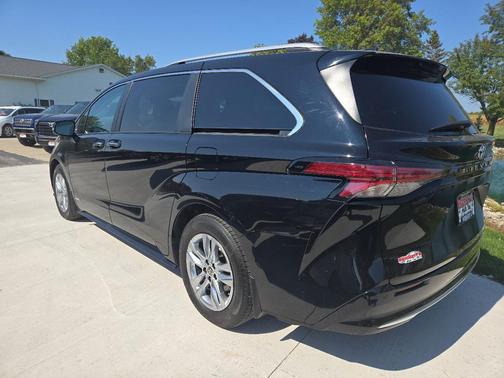 2021 Toyota Sienna Limited 7-Passenger