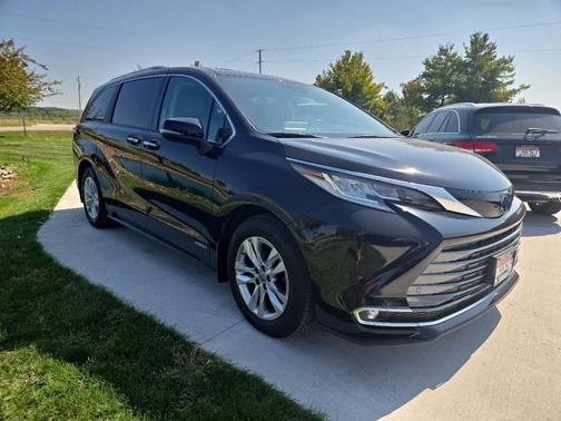 2021 Toyota Sienna Limited 7-Passenger