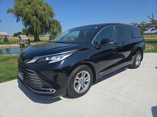 2021 Toyota Sienna Limited 7-Passenger