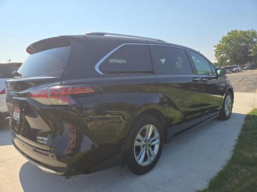 2021 Toyota Sienna Limited 7-Passenger