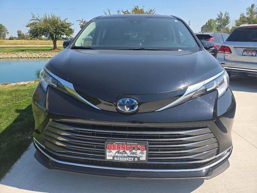 2021 Toyota Sienna Limited 7-Passenger