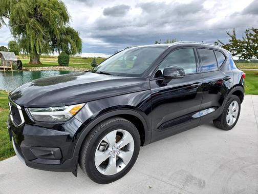 2021 Volvo XC40 T4 Momentum