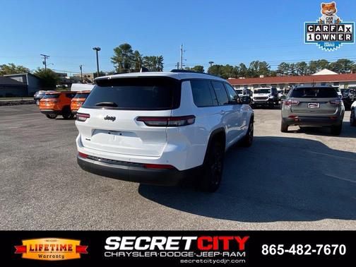 Bright White Clearcoat 2023 Jeep Grand Cherokee L Laredo