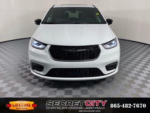 Bright White Clearcoat 2026 Chrysler Pacifica Select