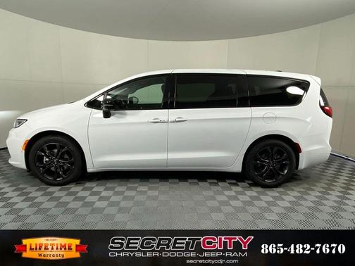 Bright White Clearcoat 2026 Chrysler Pacifica Select