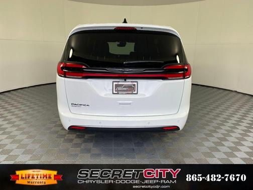 Bright White Clearcoat 2026 Chrysler Pacifica Select