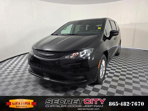 Diamond Black 2026 Chrysler Voyager LX