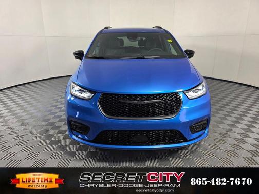 Hydro Blue Pearlcoat 2026 Chrysler Pacifica Select