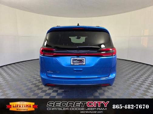 Hydro Blue Pearlcoat 2026 Chrysler Pacifica Select