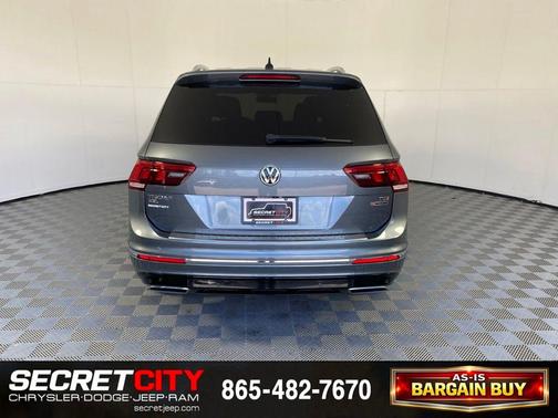 Platinum Gray Metallic 2018 Volkswagen Tiguan 2.0T SEL