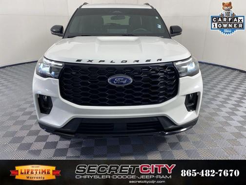 White Metallic 2025 Ford Explorer ST-Line