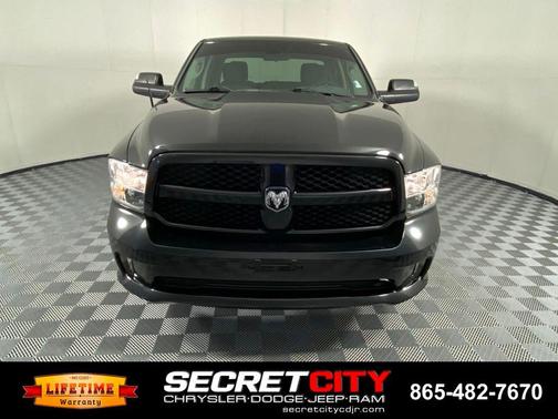 Brilliant Black Crystal Pearlcoat 2016 RAM 1500 Tradesman/Express