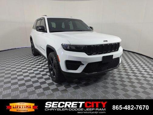 Bright White Clearcoat 2024 Jeep Grand Cherokee Laredo
