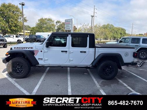 Bright White Clearcoat 2023 Jeep Gladiator Mojave