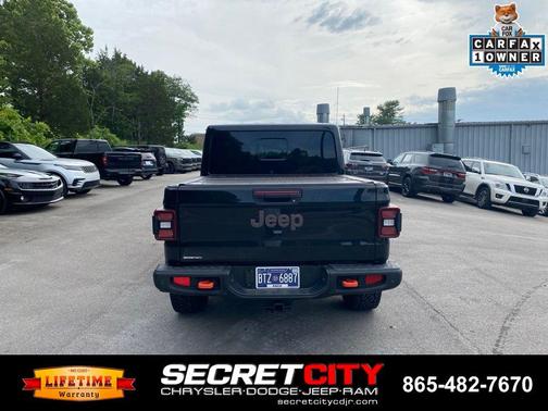 Black Clearcoat 2025 Jeep Gladiator Mojave