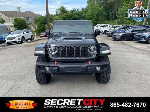 Black Clearcoat 2025 Jeep Gladiator Mojave