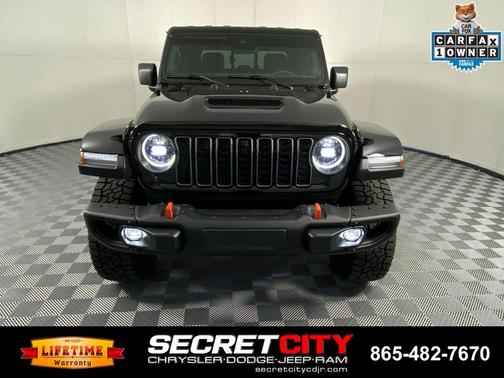 Black Clearcoat 2025 Jeep Gladiator Mojave