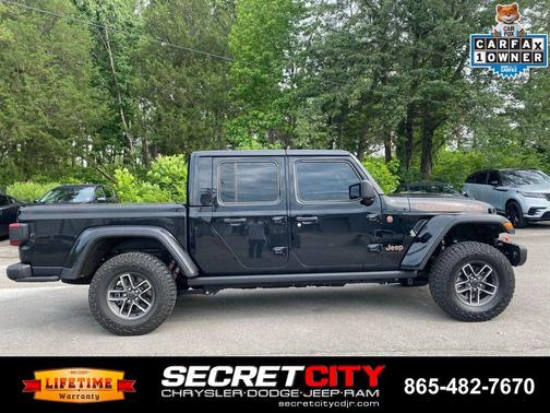 Black Clearcoat 2025 Jeep Gladiator Mojave