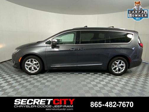 Granite Crystal Clearcoat Metallic 2017 Chrysler Pacifica Touring-L Plus