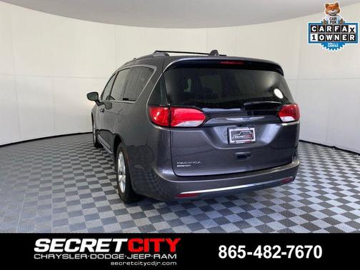 Granite Crystal Clearcoat Metallic 2017 Chrysler Pacifica Touring-L Plus