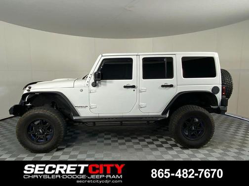 Bright White Clearcoat 2015 Jeep Wrangler Unlimited Sahara