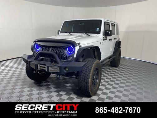 Bright White Clearcoat 2015 Jeep Wrangler Unlimited Sahara