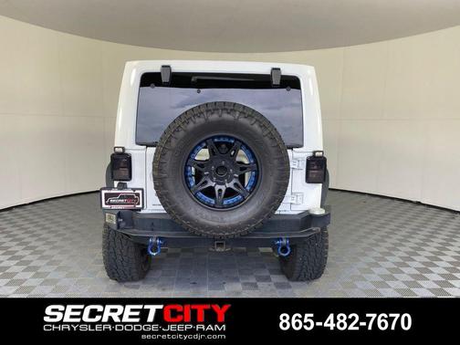 Bright White Clearcoat 2015 Jeep Wrangler Unlimited Sahara