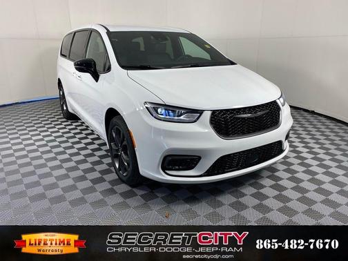 Bright White Clearcoat 2026 Chrysler Pacifica Select