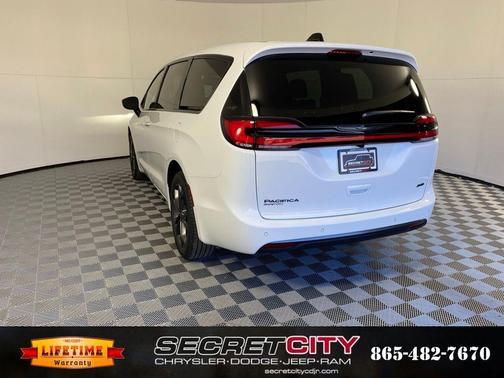 Bright White Clearcoat 2026 Chrysler Pacifica Select