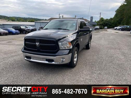 Brilliant Black Crystal Pearlcoat 2016 RAM 1500 SLT