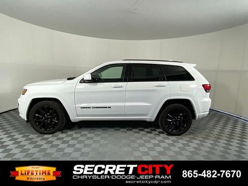 Bright White Clearcoat 2022 Jeep Grand Cherokee WK Laredo