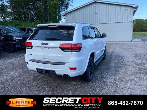 Bright White Clearcoat 2022 Jeep Grand Cherokee WK Laredo