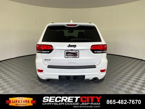 Bright White Clearcoat 2022 Jeep Grand Cherokee WK Laredo