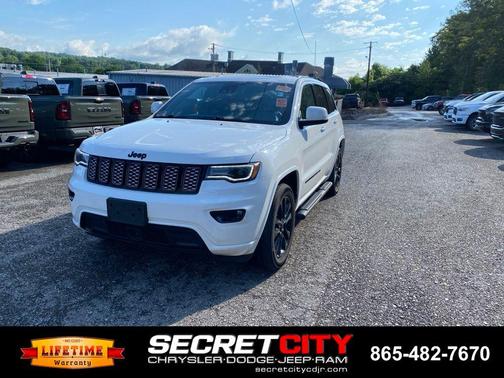 Bright White Clearcoat 2022 Jeep Grand Cherokee WK Laredo