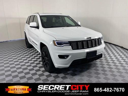Bright White Clearcoat 2022 Jeep Grand Cherokee WK Laredo