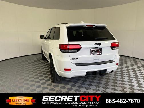 Bright White Clearcoat 2022 Jeep Grand Cherokee WK Laredo