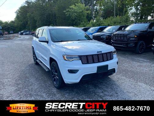 Bright White Clearcoat 2022 Jeep Grand Cherokee WK Laredo