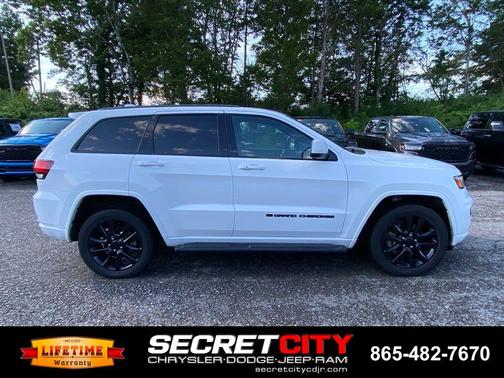 Bright White Clearcoat 2022 Jeep Grand Cherokee WK Laredo