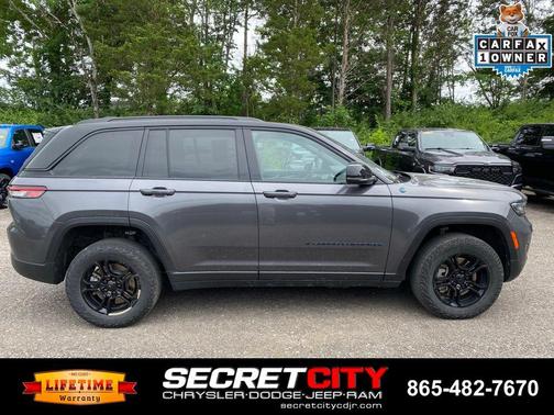 Metallic 2022 Jeep Grand Cherokee 4xe Trailhawk