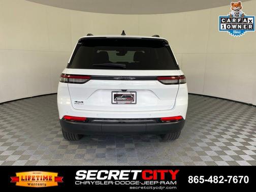Bright White Clearcoat 2023 Jeep Grand Cherokee Altitude