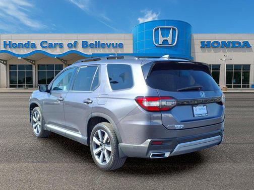 Modern Steel Metallic 2024 Honda Pilot Touring 8-Passenger