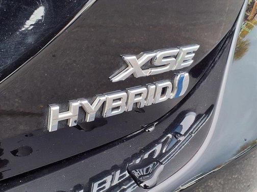 2024 Toyota Camry Hybrid SE