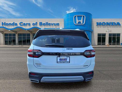 2025 Honda Pilot Touring 8-Passenger