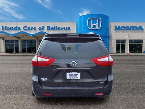 2016 Toyota Sienna XLE