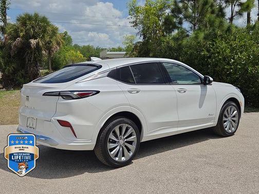 White Frost Tricoat 2026 Buick Envista Avenir FWD