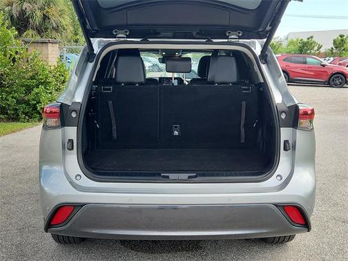 2021 Toyota Highlander Hybrid Platinum