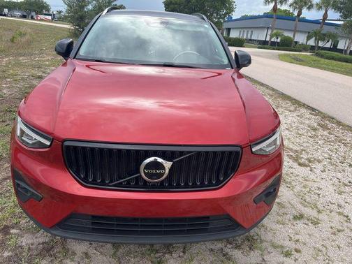 Fusion Red Metallic 2023 Volvo XC40 B4 Ultimate Bright Theme