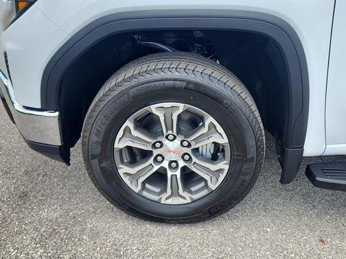 Glacier White Tricoat 2026 GMC Sierra 1500 SLT