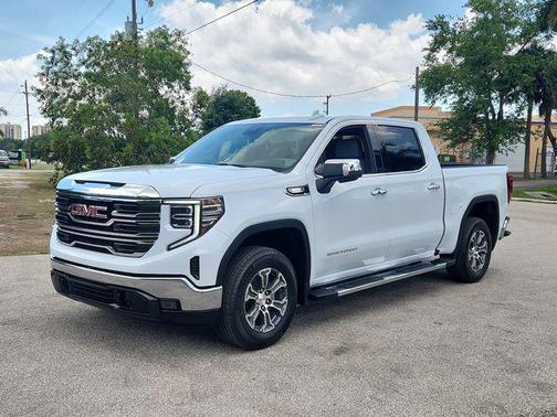 Glacier White Tricoat 2026 GMC Sierra 1500 SLT