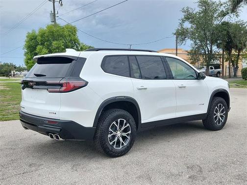2025 GMC Acadia AWD AT4
